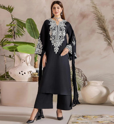 ELEGANT DHANK SUIT WITH HEAVY NECK EMBROIDERY